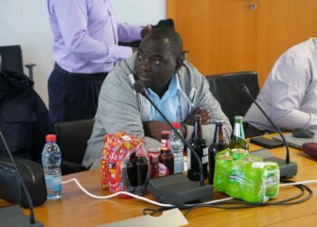 Procurando aumentar receitas Autoridade Tributária volta (re)mexer na Selagem de Bebidas Alcoólicas e Tabaco Manufacturado