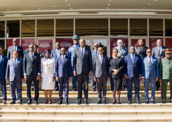 Chapo dá “Direitos e Regalias” aos membros do seu Conselho de Defesa e Segurança que passam a ser “abonado por participação numa sessão do órgão”