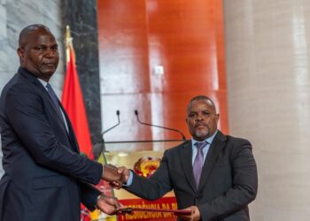 Chapo inventa Contratos-Programa com os seus ministros para esconder 11 meses de promessas falhadas