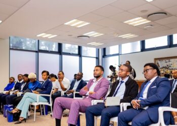 Standard Bank reforça aposta no capital humano com integração de 17 jovens graduados