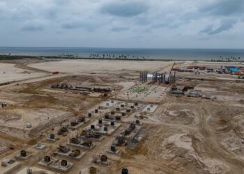 Projecto Mozambique LNG reinicia “em pleno” com Moçambique a dever 3 biliões de dólares; Conteúdo Local não é só para moçambicanos