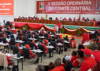 Daniel Chapo continua marioneta do partido Frelimo, pelo menos até ao 13º Congresso