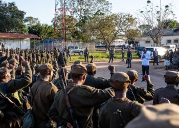 Educação, Saúde e Agricultura ainda mais sacrificados para aumentar esforço de guerra em Moçambique