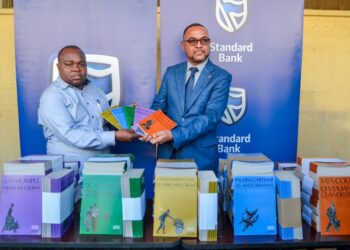 Standard Bank oferece 1.520 livros em Nampula e reforça promoção da leitura entre jovens
