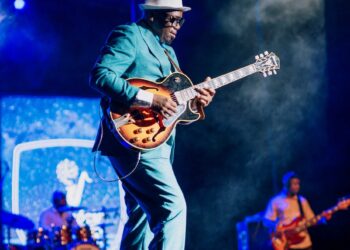Standard Bank associa-se à celebração dos 40 anos de carreira de Jimmy Dludlu