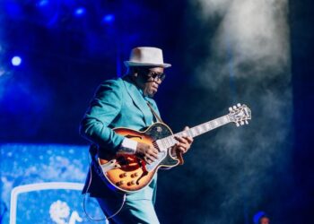 Standard Bank associa-se à celebração dos 40 anos de carreira de Jimmy Dludlu