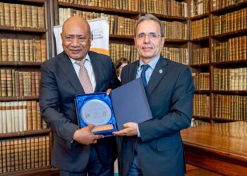 Lourenço do Rosário homenageado pela Universidade de Coimbra pela trajectória académica e profissional