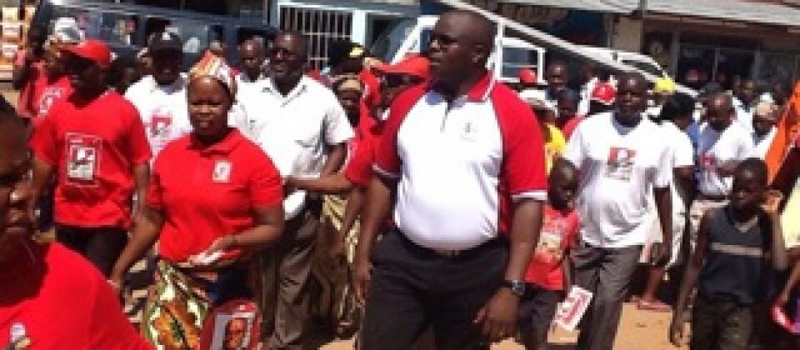 Autárquicas 2013: Calisto Cossa alarga leque de promessas no 7º dia de campanha na Matola