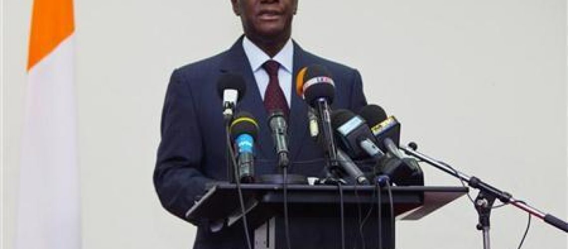 Ouattara acusa Gbagbo de ordenar assassinatos na Costa do Marfim