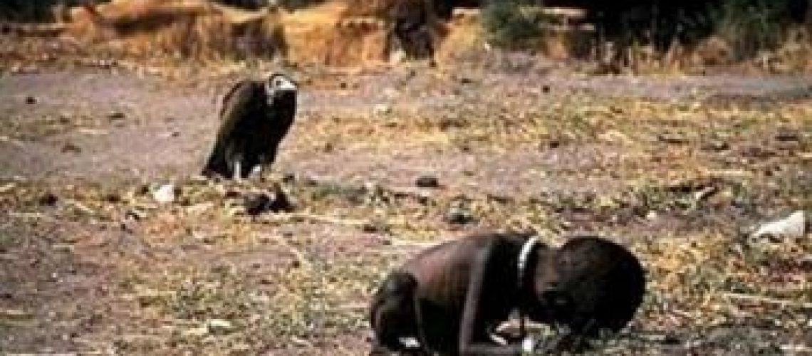 Criança sudanesa que deu Pulitzer ao fotógrafo Kevin Carter sobreviveu ao abutre