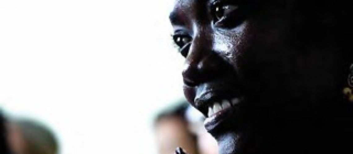 Uma mulher que calcorreia os púlpitos da vitória