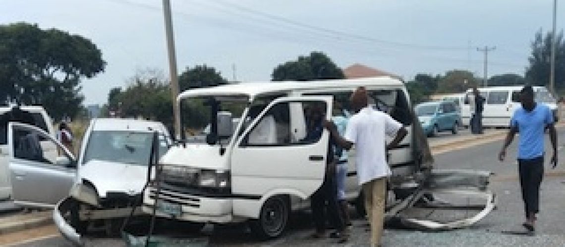 Por pouco imprudência de condutores acabava em tragédia na Estrada Circular de Maputo