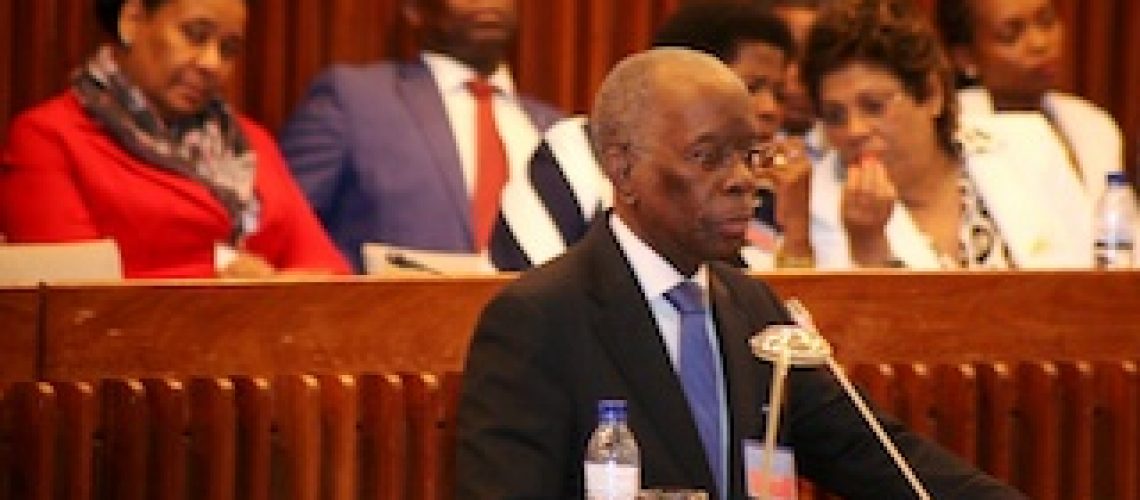 Ministro Maleiane não esclareceu os deputados sobre insustentabilidade da Dívida Pública que impede Moçambique de ser financiado pelo BAD
