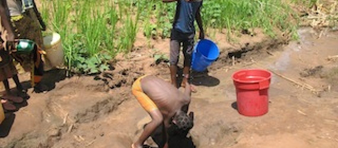 O Estado está a violar Direitos Humanos ao não garantir o acesso à água potável a cerca de 20 milhões de moçambicanos
