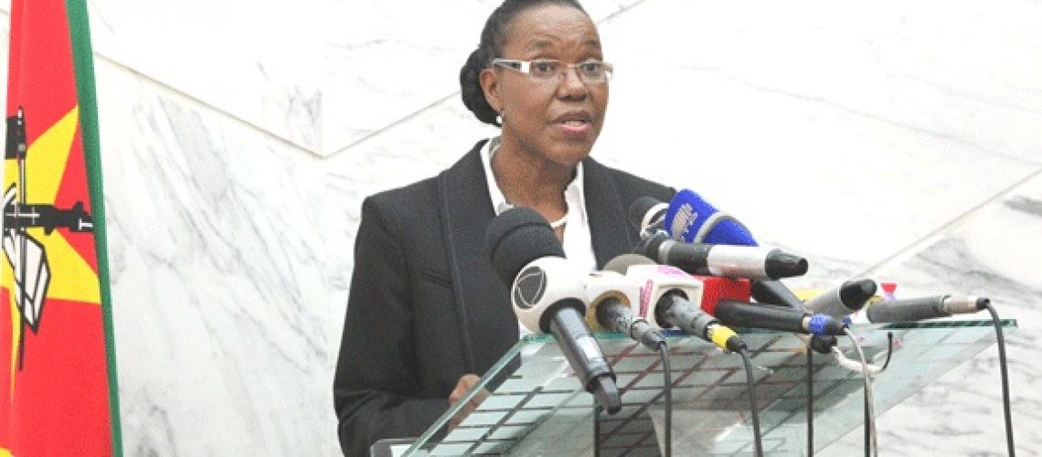 Presidente de Moçambique acomoda mais duas mulheres no seu Governo