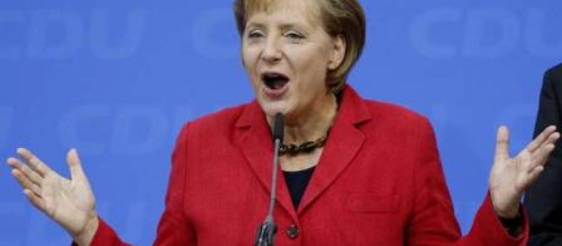 Merkel forma governo com liberais para segundo mandato