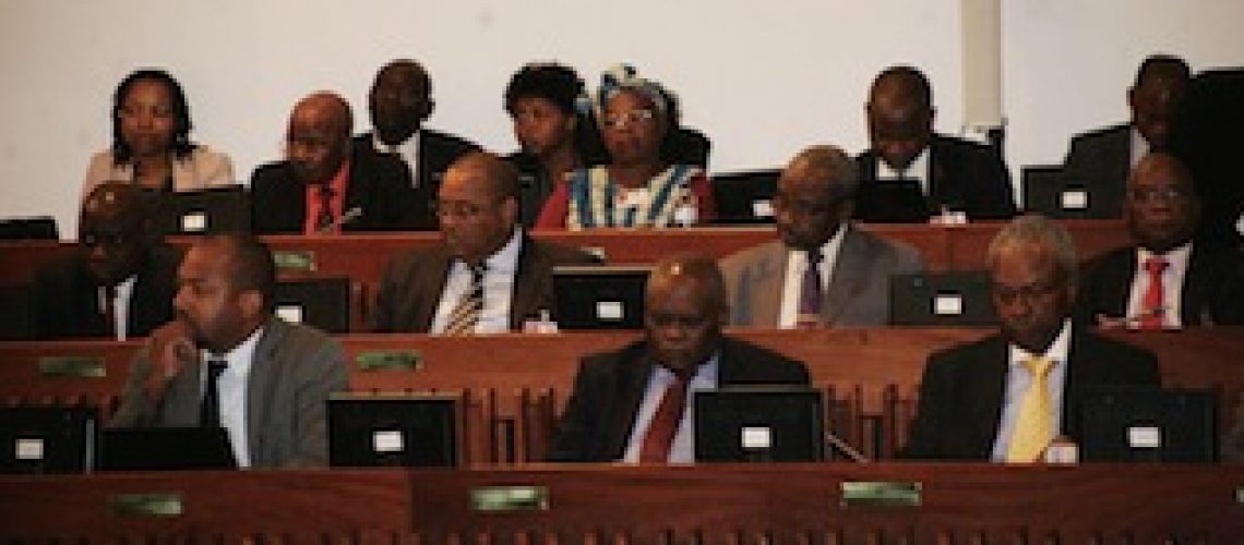 A pedido de Filipe Nyusi a Frelimo vai legalizar as dívidas ilegais da Proindicus e MAM