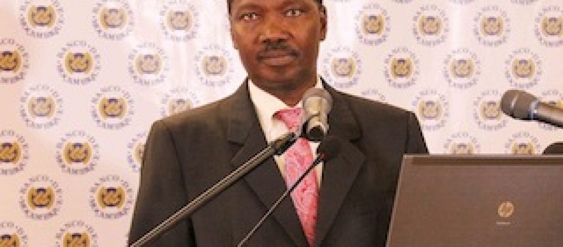 “Não seria realista pensar que antes do final do ano podemos chegar a um dígito nas taxas de referencia” Governador do Banco de Moçambique