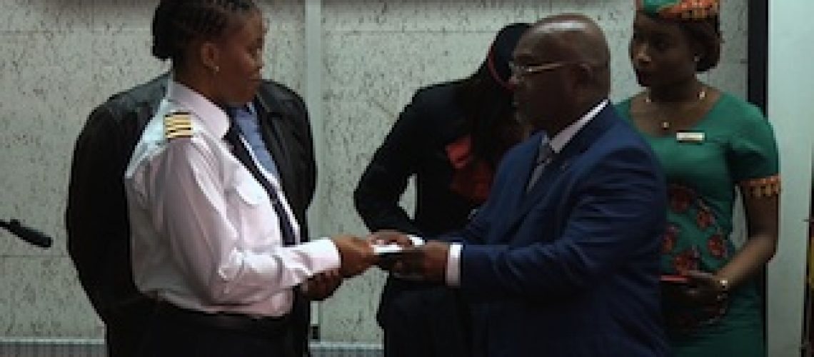 Primeira mulher comandante de aeronave comercial é fruto da Escola de Aeronáutica