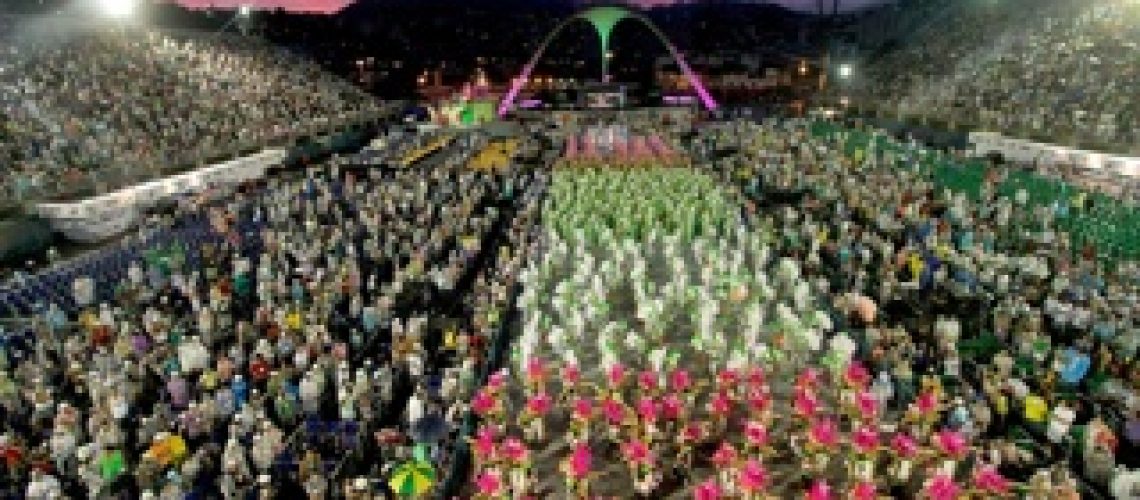 Carnaval no Brasil:  Tijuca surpreende e bateria da Portela entusiasma no Rio