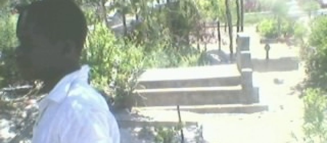 Defuntos e vivos “disputam” espaço em Quelimane