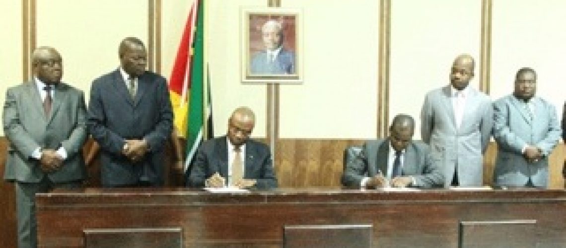 Guerra em Moçambique: assinado acordo de cessar fogo