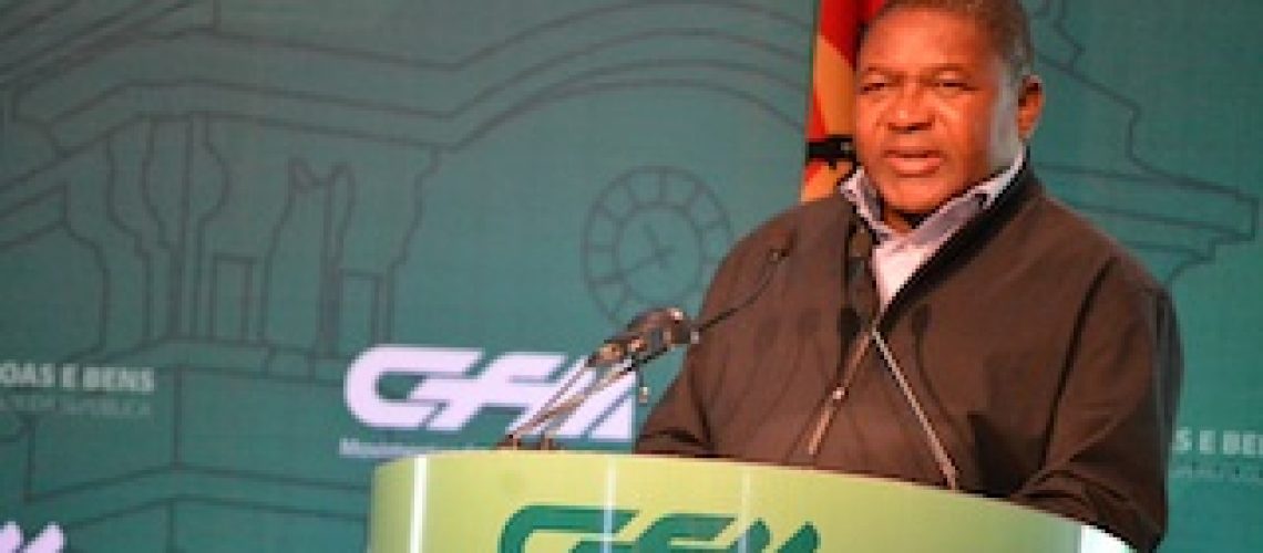 Presidente Nyusi reconhece que o modelo económico de desenvolvimento de Moçambique "afigura-se insustentável" e anunciou o início do "pós crise"