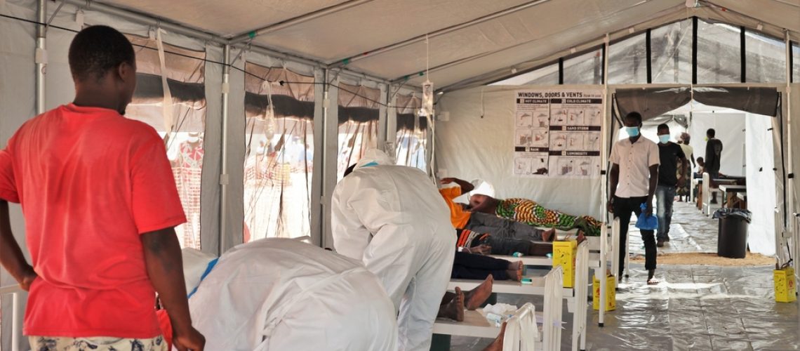 At the Cholera Treatment Centre in Quelimane, Zambezia, MSF is working alongside health authorities, and is providing support with case management of patients, training to medical and non-medical staff, recruitment of support staff, and donating medical equipment and medicines. These include 150 cholera beds, 1,000 doses of antibiotics, 10,000 litres of Ringer Lactate for intravenous rehydration of severely sick patients, and 80,000 doses of oral rehydration salts.