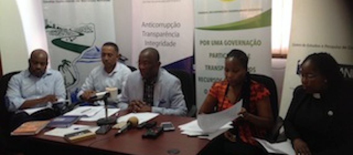 Rubis extraídos em Namanhumbir e leiloados no estrangeiro em nada beneficiam à população