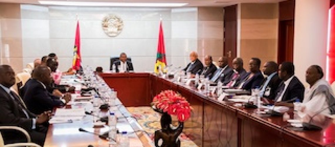 Em vez de consultado