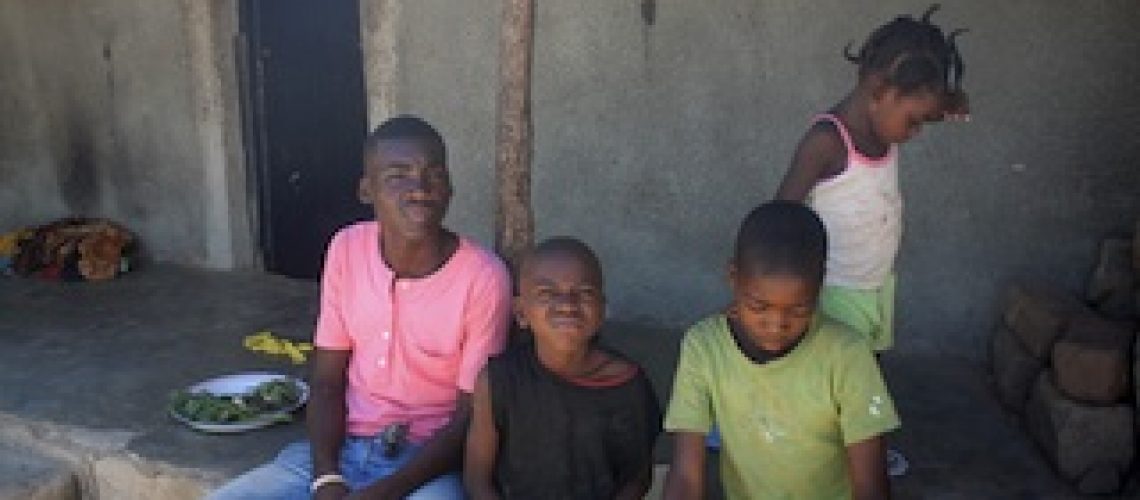 Mais 900 mil agregados familiares chefiados por adolescentes e jovens em Moçambique