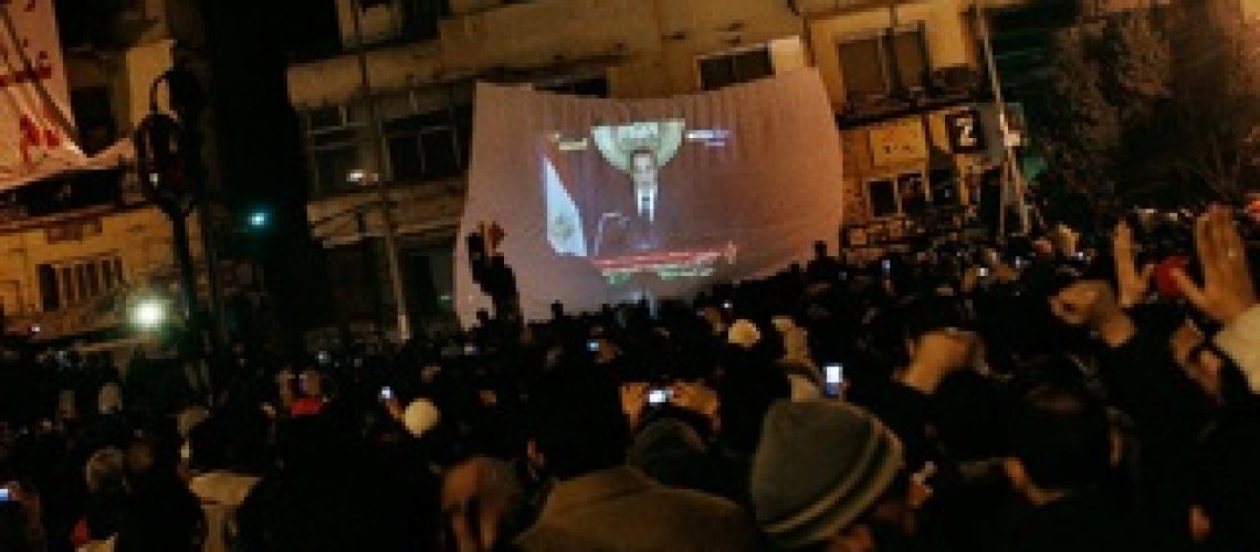 Egito: Oposição rejeita discurso de Mubarak e promete manter protesto