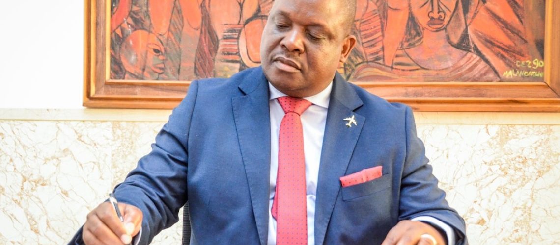 emanuel-chaves-posse-assina