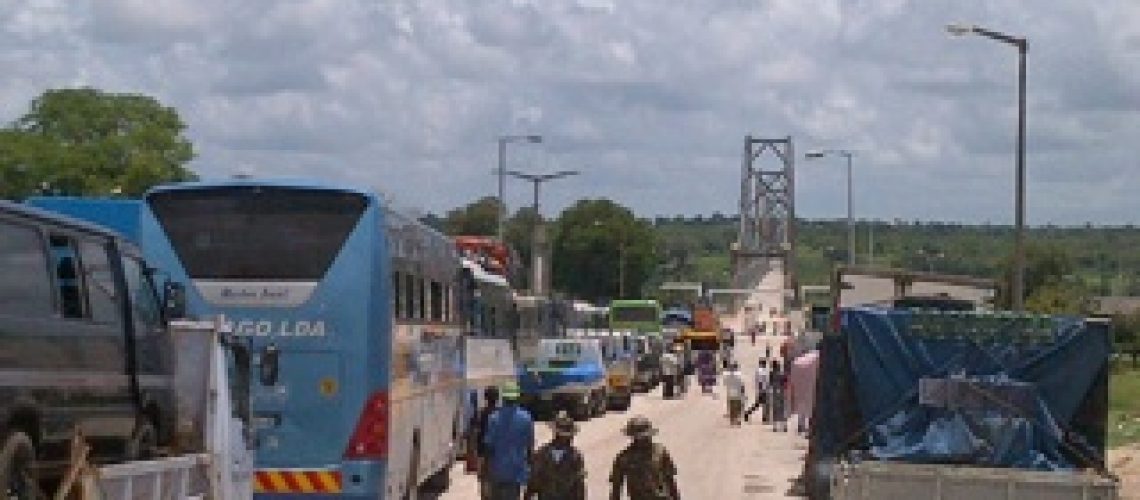 Reaberta ao tráfego rodoviário EN1 no centro de Moçambique; Chuvas causaram 11 mortos em Manica