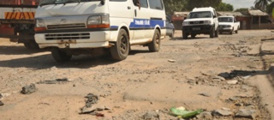 Transportadores de Maputo e Matola “desorientados” pelos buracos