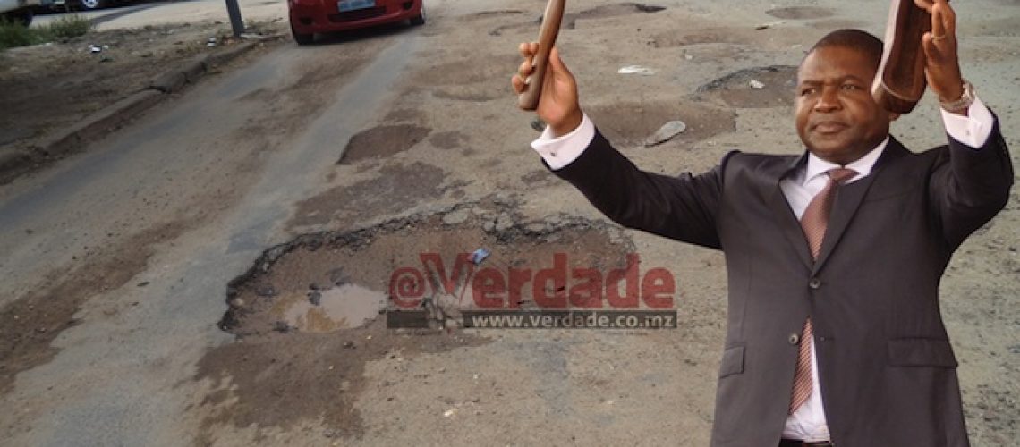Promessa de Moçambique “sulcado de vias de acesso transitáveis” cada vez mais uma miragem