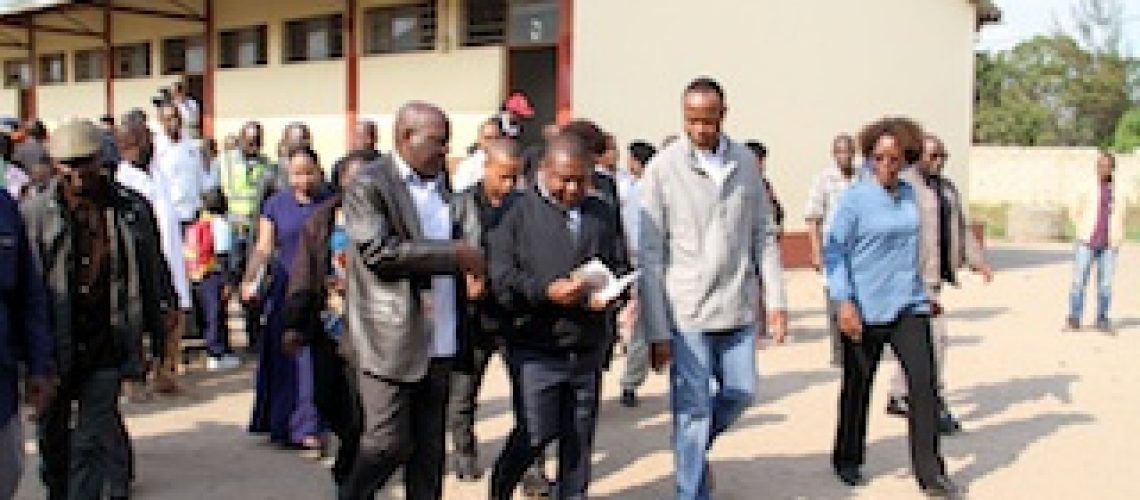 Indiferente aos problemas de Moçambique Presidente Nyusi assume o papel de edil de Maputo