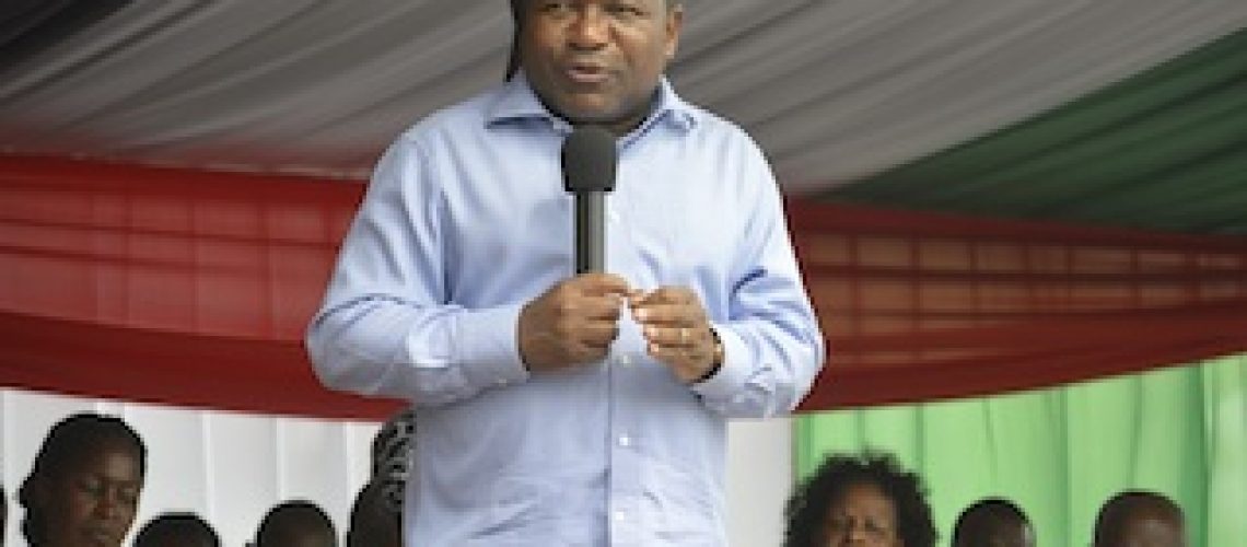Presidente Nyusi impõe Moçambola à Moçambique onde faltam escolas