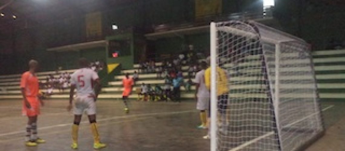 Futsal: Iquebal acaba com invencibilidade do Nassela´s e apura-se para as meias-finais