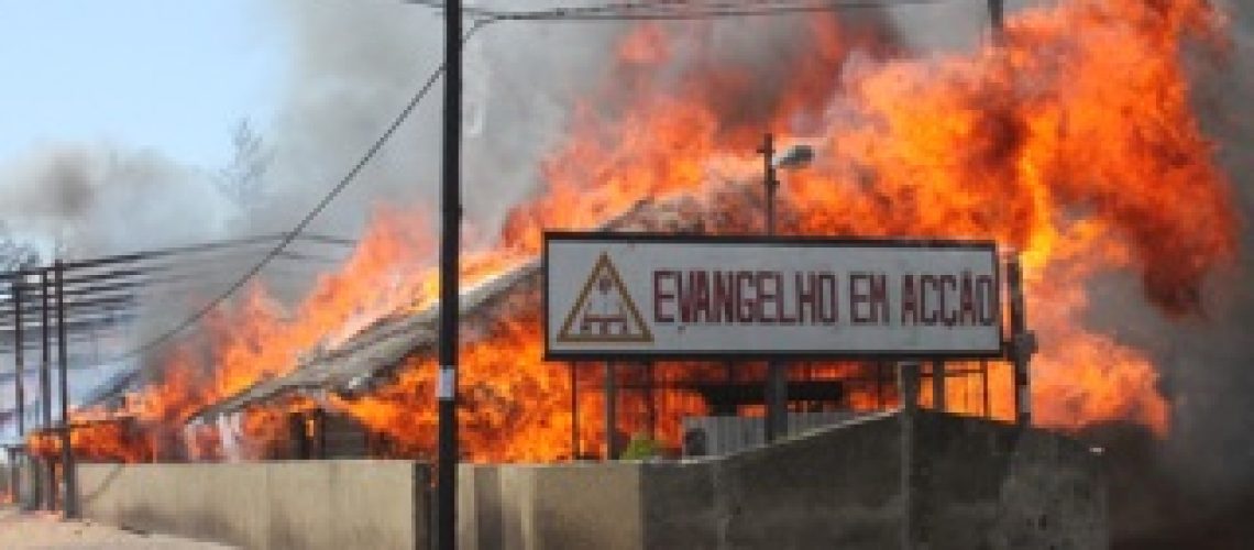 Incêndio destrói templo da Igreja Evangelho em Acção