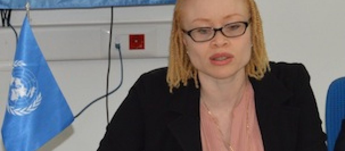 Cancro da pele mata mais pessoas com albinismo em Moçambique do que os ataques