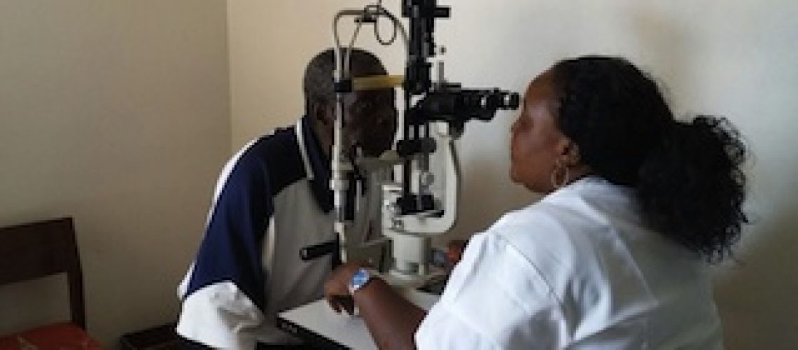 Pensionistas beneficiam de consultas de oftalmologia em Tete