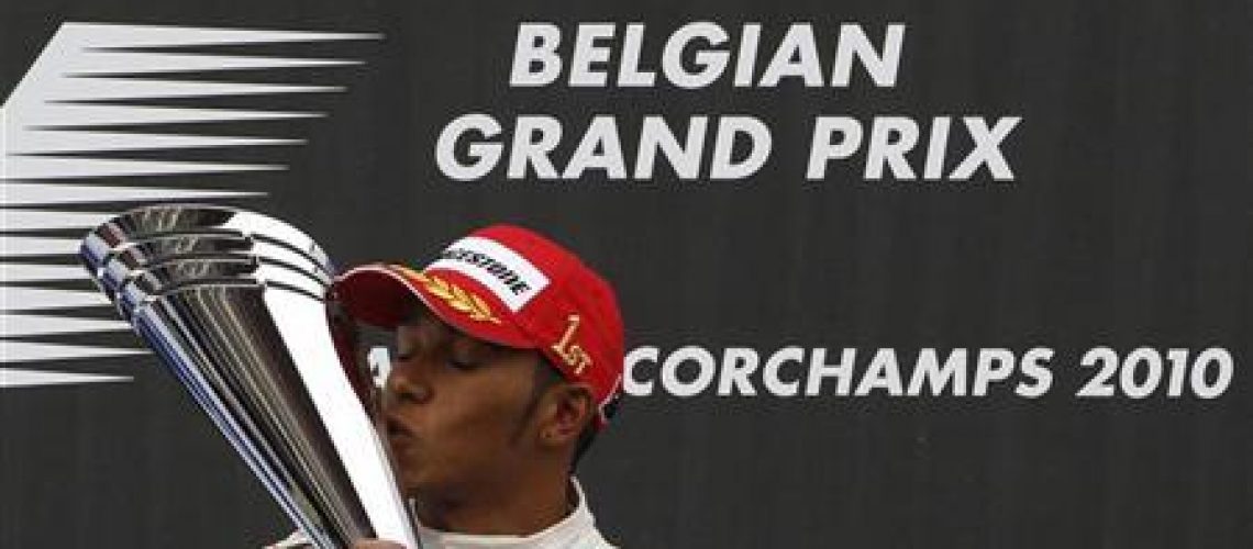 Lewis Hamilton vence e recupera liderança do Mundial