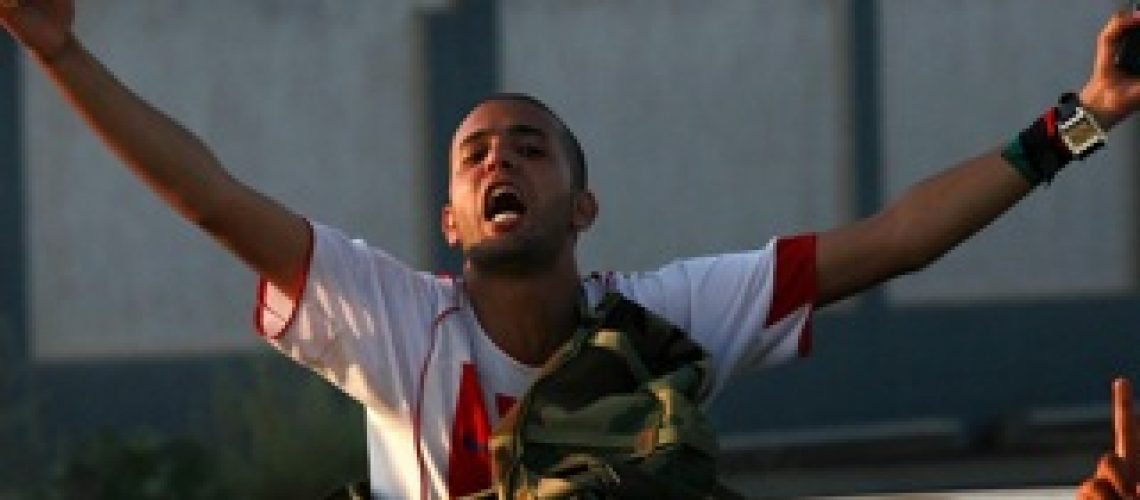 Líbia: Rebeldes controlam quase toda Trípoli; Khaddafi desaparece