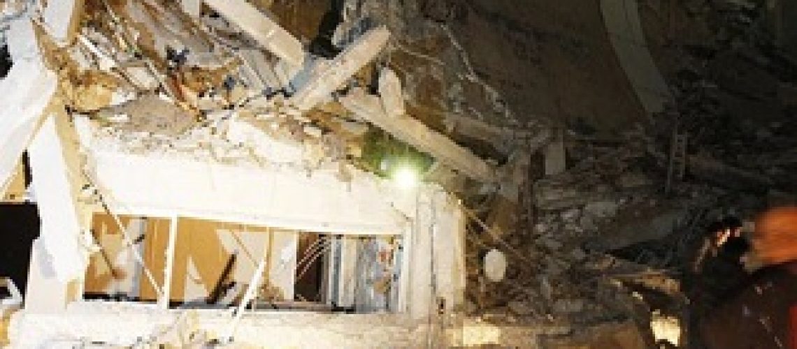 Líbia: míssil destrói prédio do complexo residencial de Kadafi