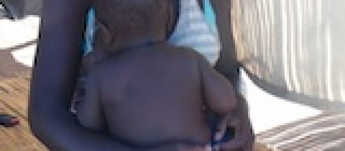 Adolescente abandonada pelo marido num centro de reassentamento em Mocuba