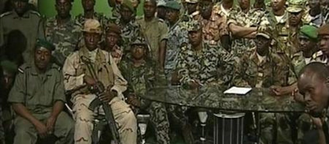 Soldados do Mali dizem ter tomado poder e fechado fronteiras
