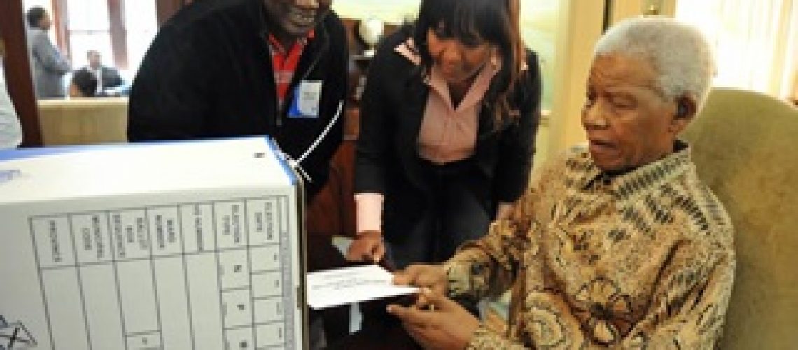 Mandela vota em eleição regional da África do Sul