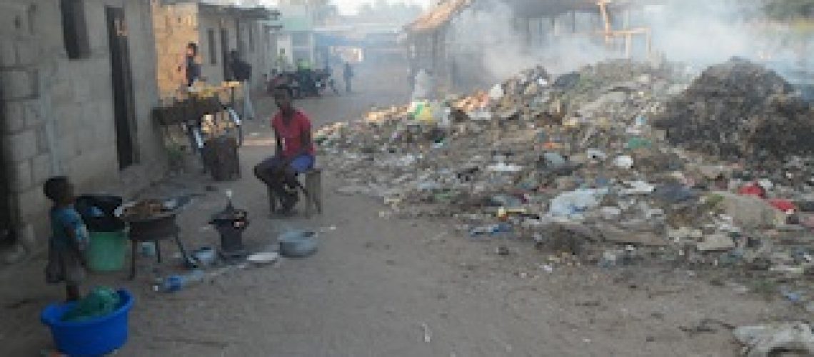 Mercado do Peixe em Nampula coberto de lixo