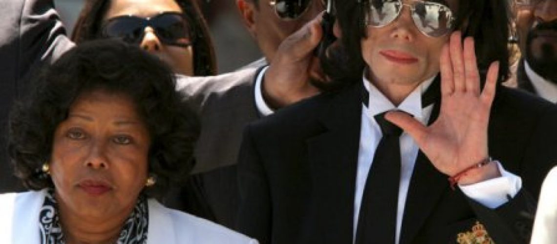 Mãe de Michael Jackson obtém guarda definitiva dos netos